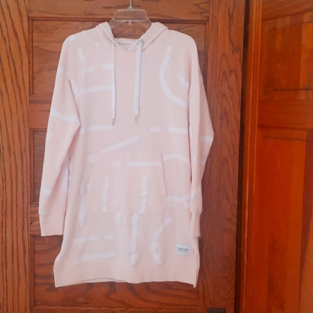 CALVIN KLEIN PERFORMANCE LARGE HOODED SWEATSHIRT